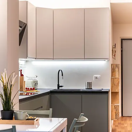 Apartman Newly Apt, Free Big Garage, Self Check-in & Access Como