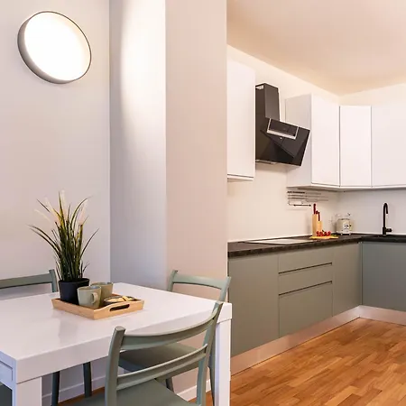 Newly Apt, Free Big Garage, Self Check-in & Access *