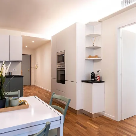 Newly Apt, Free Big Garage, Self Check-in & Access 아파트 *