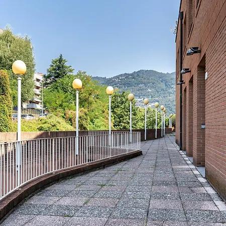 Newly Apt, Free Big Garage, Self Check-in & Access * Como