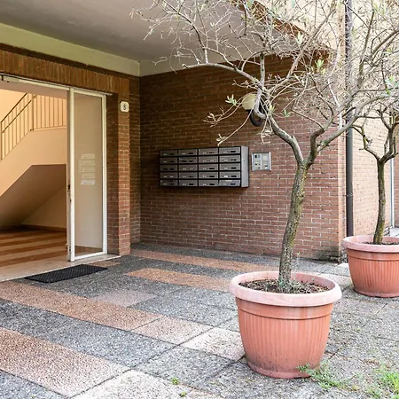 Newly Apt, Free Big Garage, Self Check-in & Access Apartman *